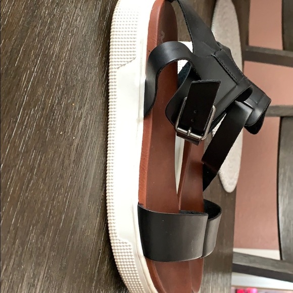 Sandals - Picture 2 of 3